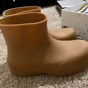 Tan Ankle Bottega puddle rain boots
